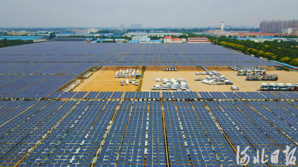 壯觀！停車場變身光伏電站